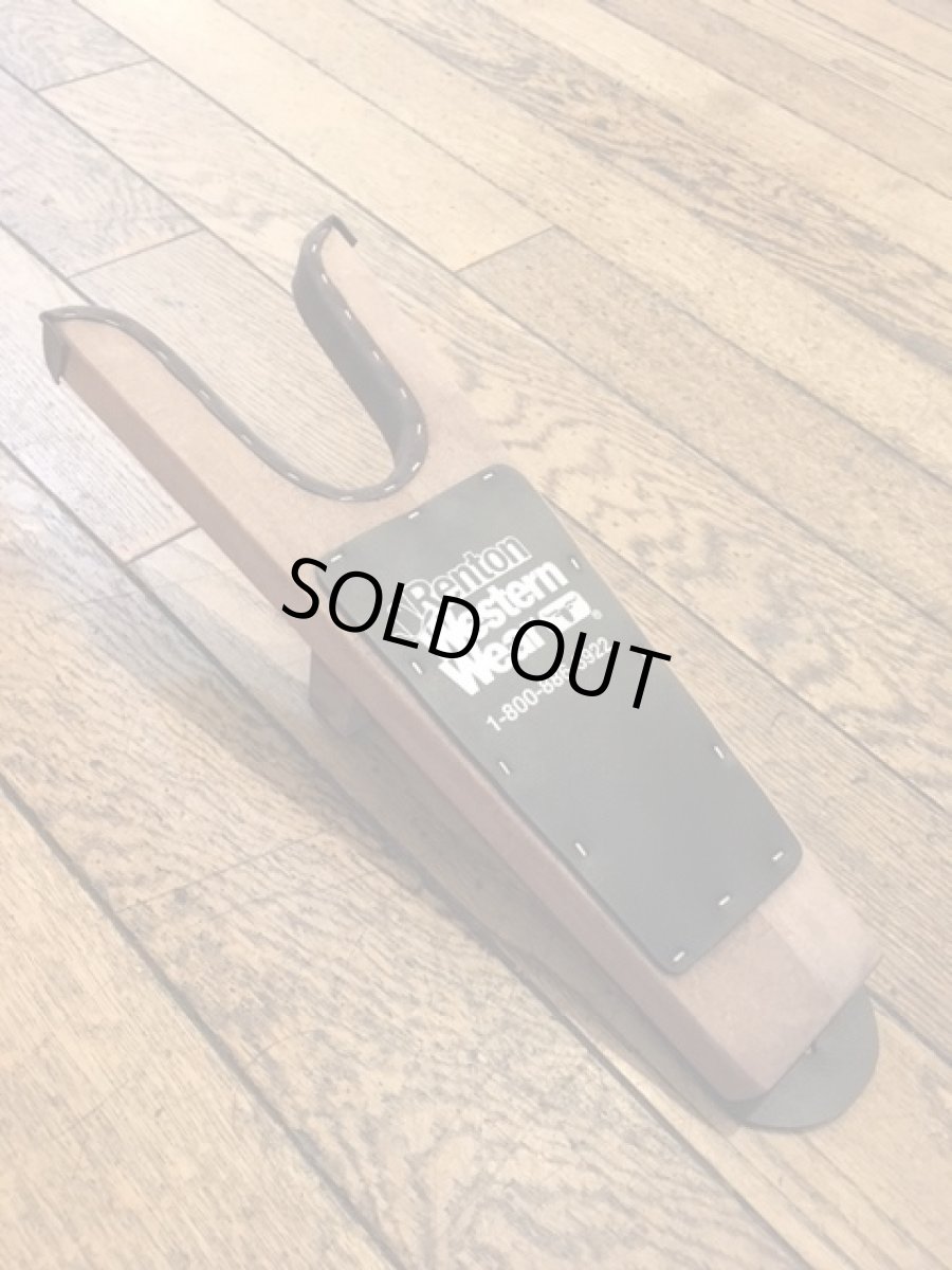 画像5: "Renton Western Wear" Boot Jack (5)