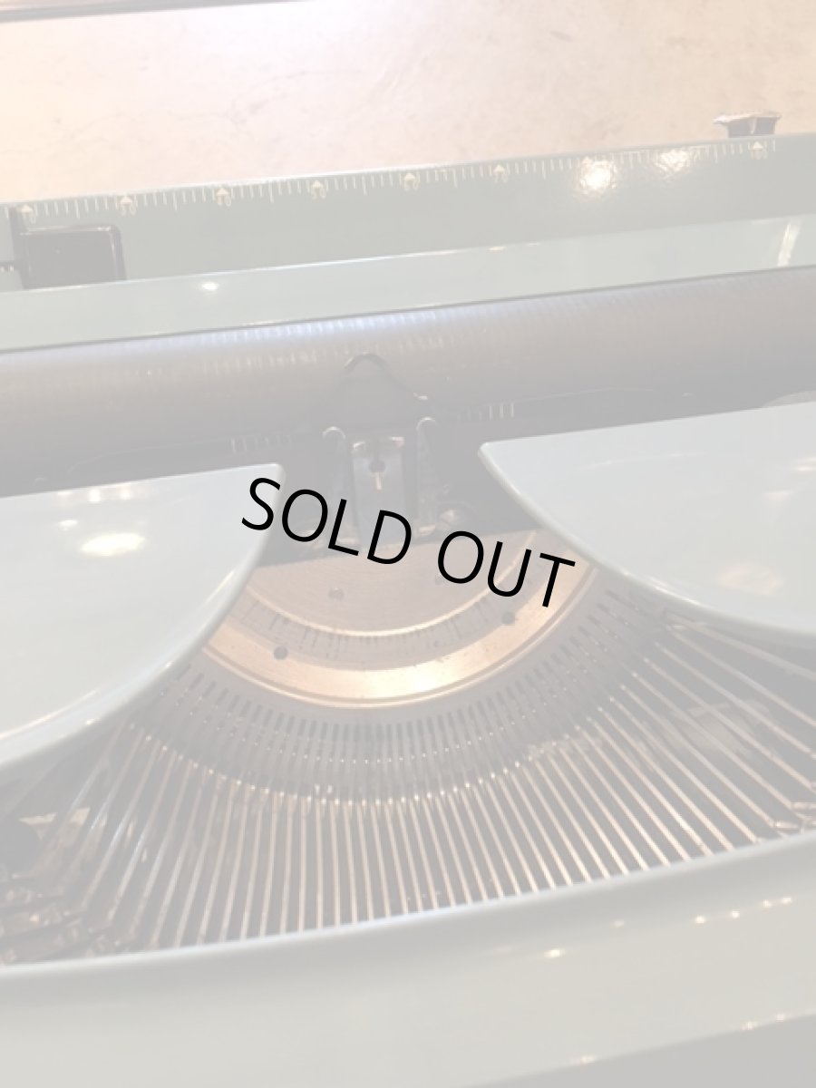 画像4: "Remington" Vintage Typewriter (4)