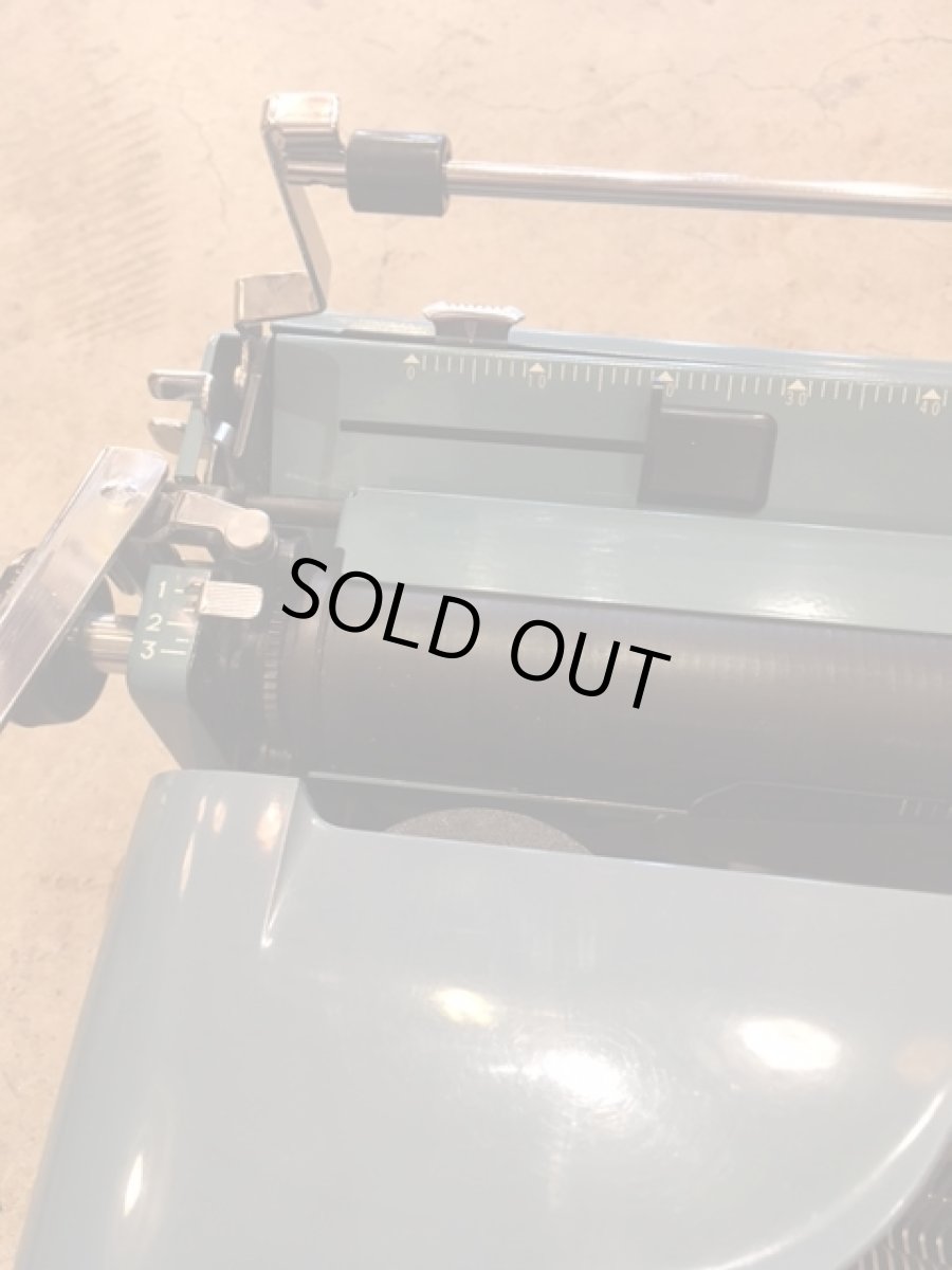 画像3: "Remington" Vintage Typewriter (3)