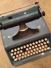 画像2: "Remington" Vintage Typewriter (2)