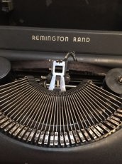 画像4: "Remington" Vintage Typewriter (4)