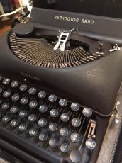 画像2: "Remington" Vintage Typewriter (2)