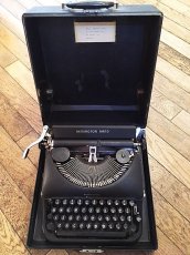 画像1: "Remington" Vintage Typewriter (1)