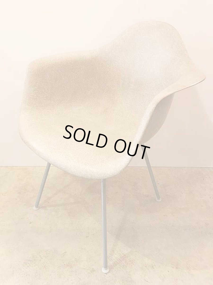 画像1: "Herman Miller" Eames Arm Shell Chair (1)