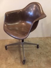 画像1: "Herman Miller" Eames Arm Shell Chair (1)