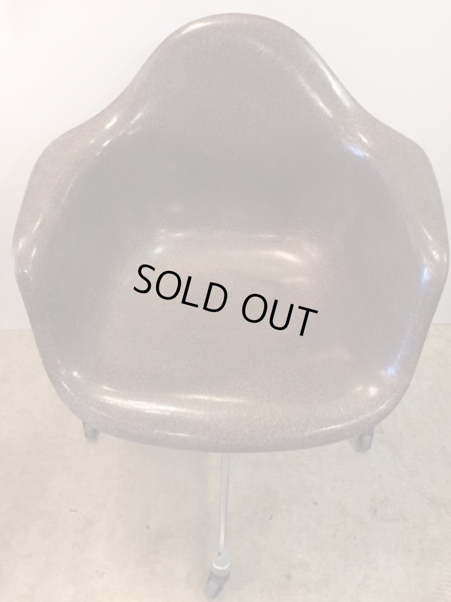 画像2: "Herman Miller" Eames Arm Shell Chair (2)