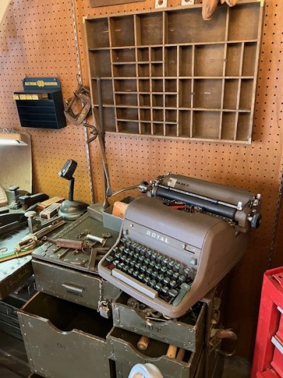 画像3: "ROYAL" Vintage Typewriter