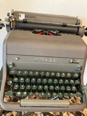 画像2: "ROYAL" Vintage Typewriter (2)