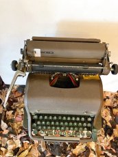 画像6: "ROYAL" Vintage Typewriter (6)