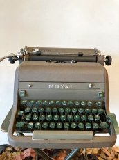 画像1: "ROYAL" Vintage Typewriter (1)