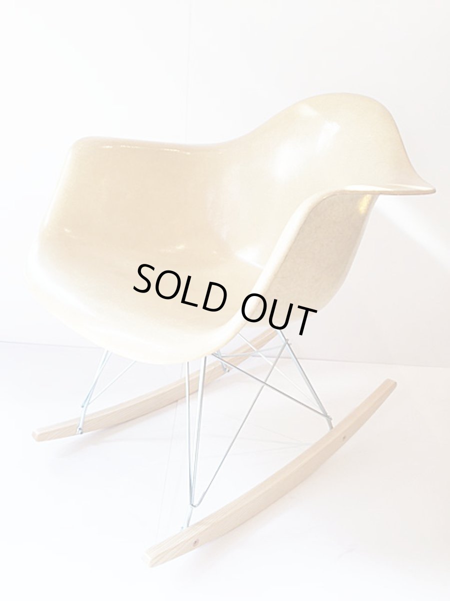 画像1: "Herman Miller" Eames Arm Shell Chair (1)