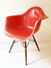 画像1:  Eames Armshell Chair (1)