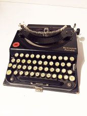 画像1: "Remington" Vintage Typewriter (1)