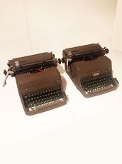 画像1: "ROYAL" Vintage Typewriter (1)