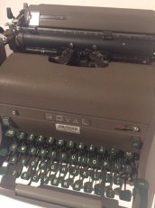 画像4: "ROYAL" Vintage Typewriter (4)