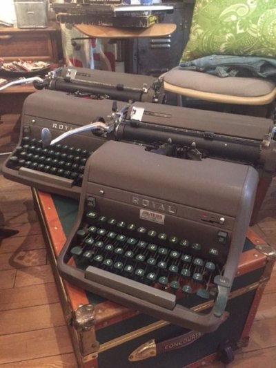 画像1: "ROYAL" Vintage Typewriter