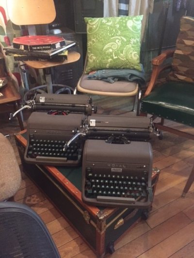 画像2: "ROYAL" Vintage Typewriter