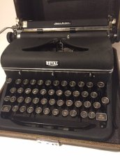 画像2: "ROYAL" Vintage Typewriter (2)