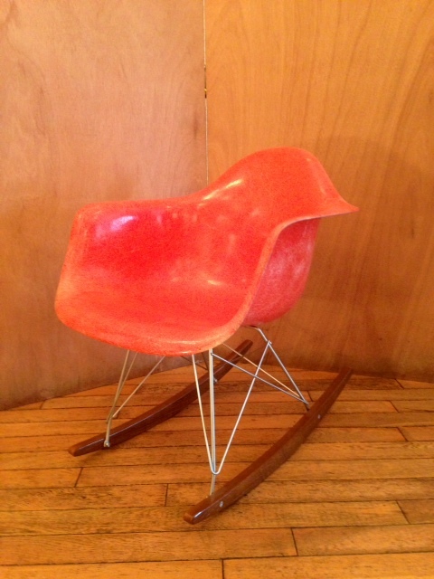 『"LANE"Side Table & Eames Armshell Chair』 をupしました。