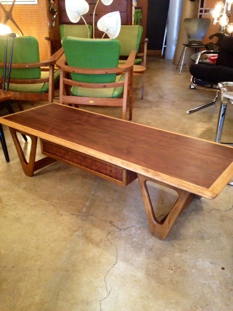 『新商品"LANE" Low Table & Bookend & Obje』upしました。