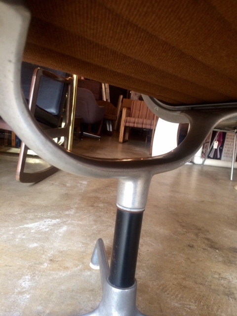 『新商品 "Herman Miller"Aluminum Chair』upしました。