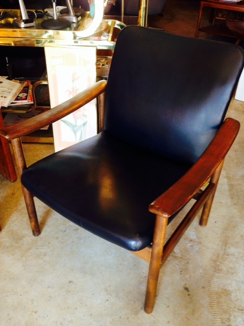 『新商品 Modern Sofa×2』upしました。