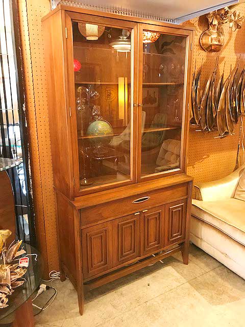 【"BROYHILL" Sculptra Cupboard】